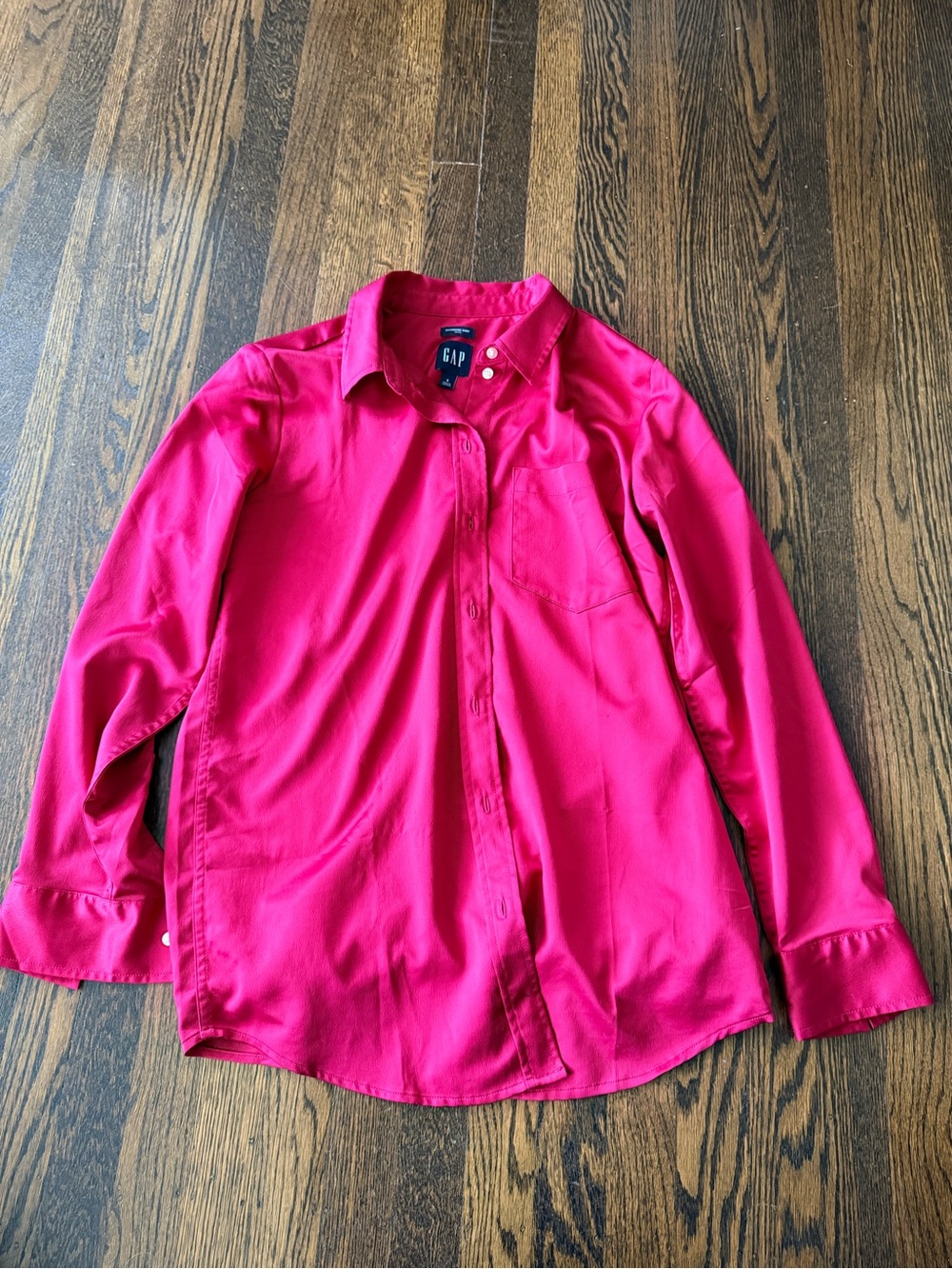 GAP boyfriend satin red Button-Up Shirt small